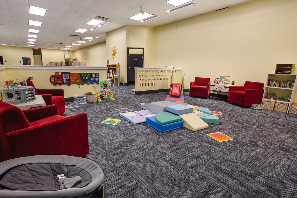 Busy Bees play center photo 2