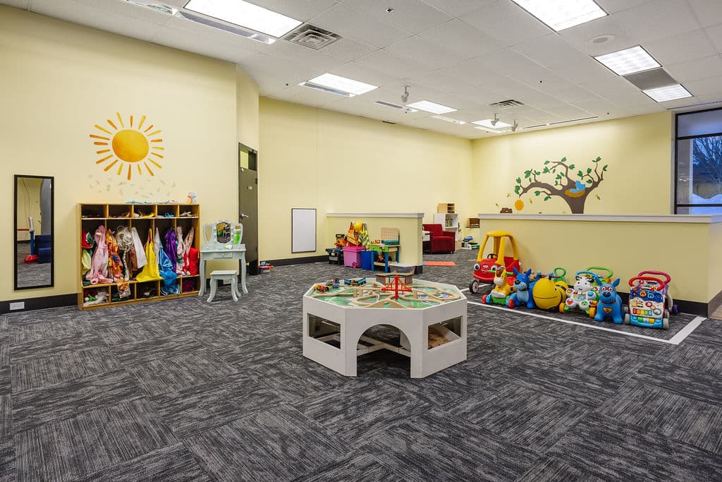 Busy Bees play center photo 4