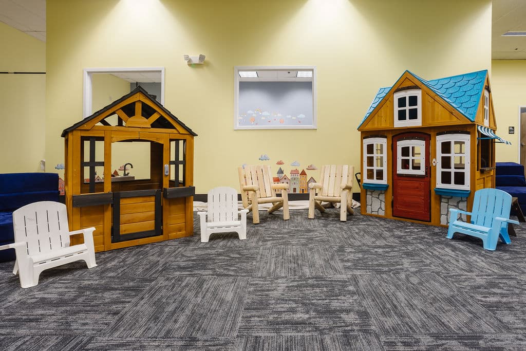 Busy Bees play center photo 9
