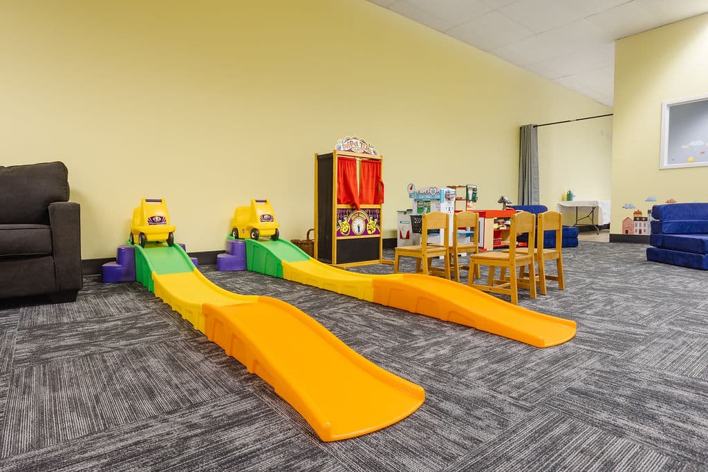 Busy Bees play center photo 11